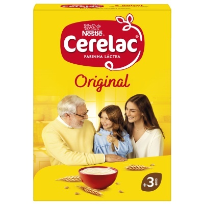 Embalagem amarela Nestlé Cerelac Farinha Láctea Original com imagem de família e tigela vermelha.
