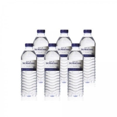 Seis garrafas de água mineral Água de São Martinho com rótulos e tampas azuis