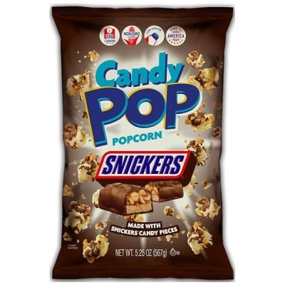 Pacote de pipocas Candy Pop Snickers com imagem de barra Snickers e pipocas