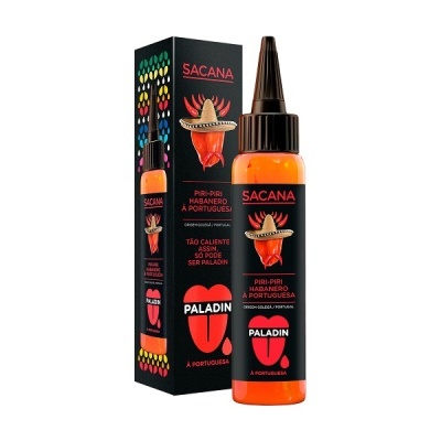 Molho picante Sacana Piri-Piri Habanero à Portuguesa com embalagem preta e vermelha e ilustração de pimenta com chapéu.