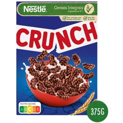 Pacote de cereal Nestlé Crunch com flocos de chocolate em tigela vermelha