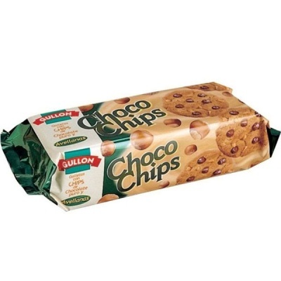 Pacote de bolachas Gullón Choco Chips com pedaços de chocolate e avelã