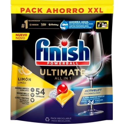 Embalagem preta e amarela de cápsulas detergentes Finish Powerball Ultimate, sabor limão, com vidro de vinho à direita.