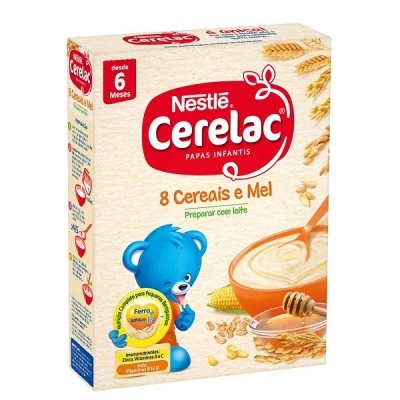 Caixa de Cereais Nestlé Cerelac 8 Cereais e Mel com ursinho azul e tigela de papa