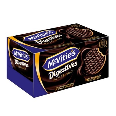 Caixa de bolachas McVitie's Digestives de chocolate negro em fundo azul escuro