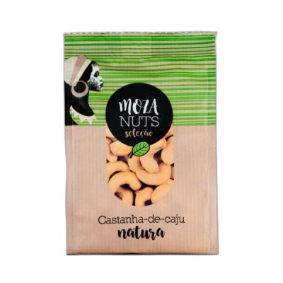 Embalagem saco de castanha-de-caju natural Moza Nuts com detalhes verdes e bege