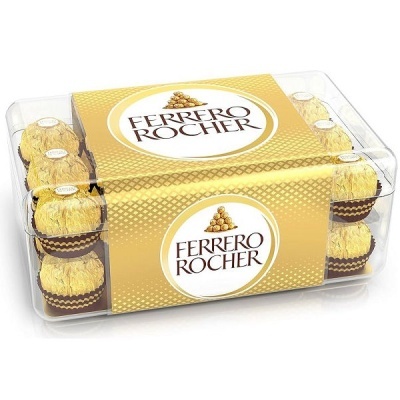 Embalagem transparente com bombons Ferrero Rocher em papel dourado e rótulo com texto