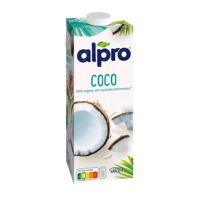 Embalagem de bebida vegetal Alpro de coco com imagem de cocô aberto e tampa branca