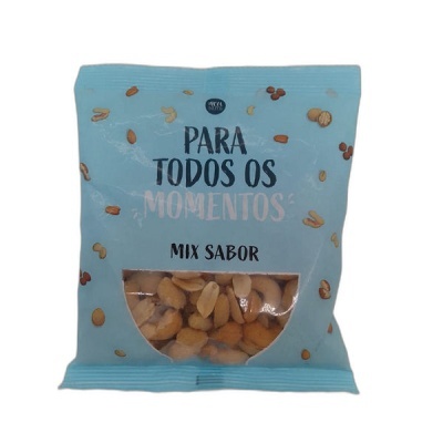Embalagem azul claro de snacks mistos com texto e janela transparente mostrando frutos secos