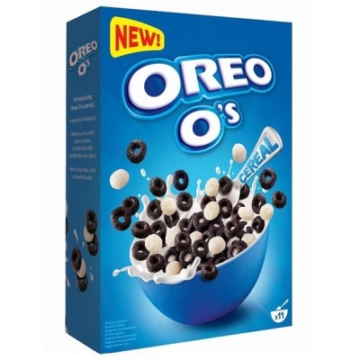 Caixa azul de cereal Oreo O's com imagem de tigela e cereal