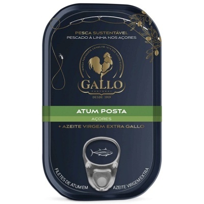 Lata metálica azul escuro de atum posta Gallo com texto dourado e verde