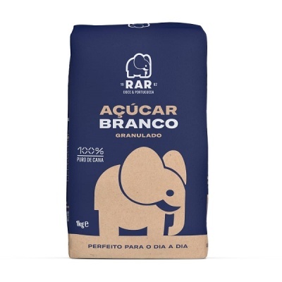 Pacote de açúcar branco granulado RAR com elefante e texto em azul e bege