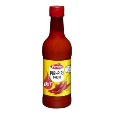 Garrafa de molho Piri-Piri Ferbar com rótulo amarelo e tampa vermelha.