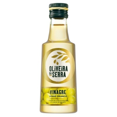 Pequena garrafa de vidro com vinagre de vinho branco Oliveira da Serra