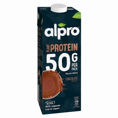 Embalagem cartonada Alpro Plant Protein sabor chocolate preta e branca com texto em inglês