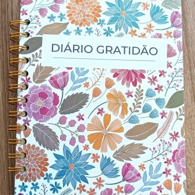 Caderno espiral DIÁRIO GRATIDÃO com padrão floral colorido