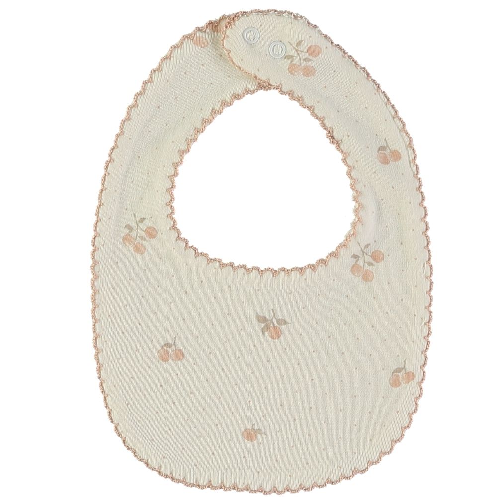 Babete creme com padrão de cerejas e bordas crochê