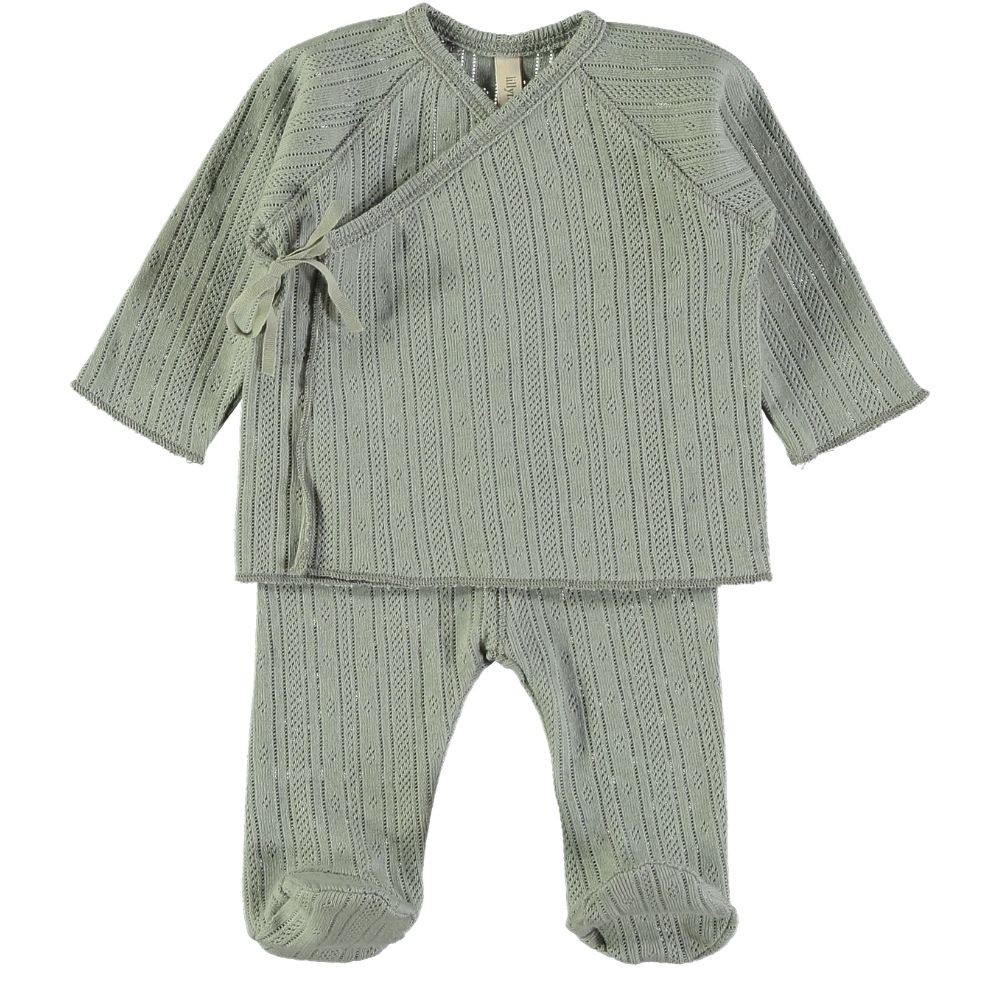 Conjunto de bebé em tricô verde claro com padrão de riscas e laço lateral