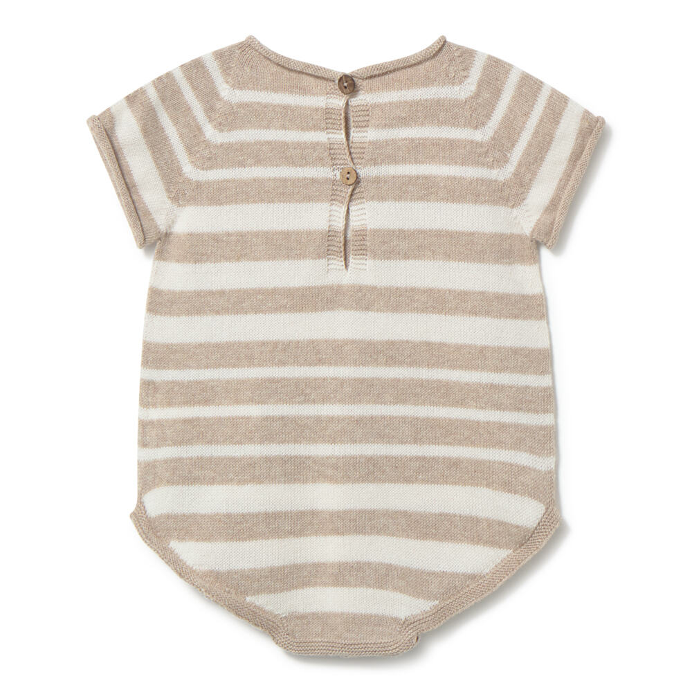 Roupa de bebé de malha às riscas bege e branco com botões na frente