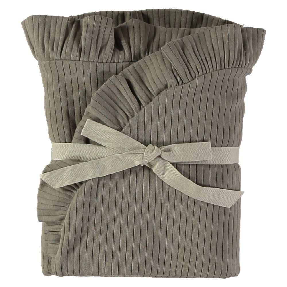 Manta de tecido cinza com borda franzida e fita amarrada