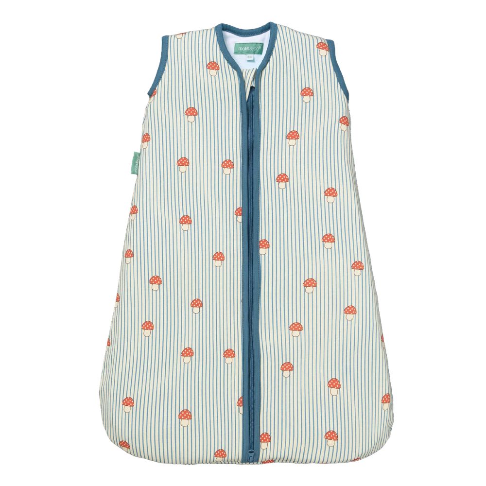 Saco de dormir infantil com padrão de riscas e cogumelos
