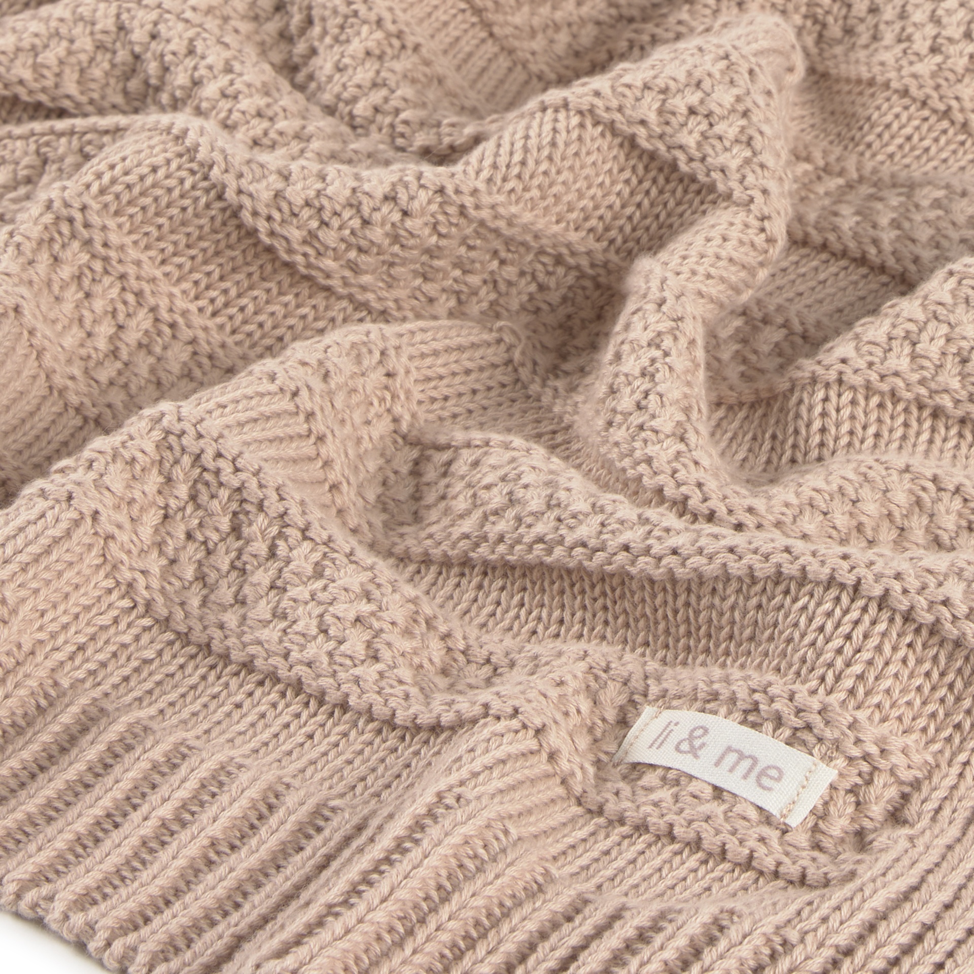 Cobertor ou manta de malha bege com padrão texturizado e etiqueta li & me