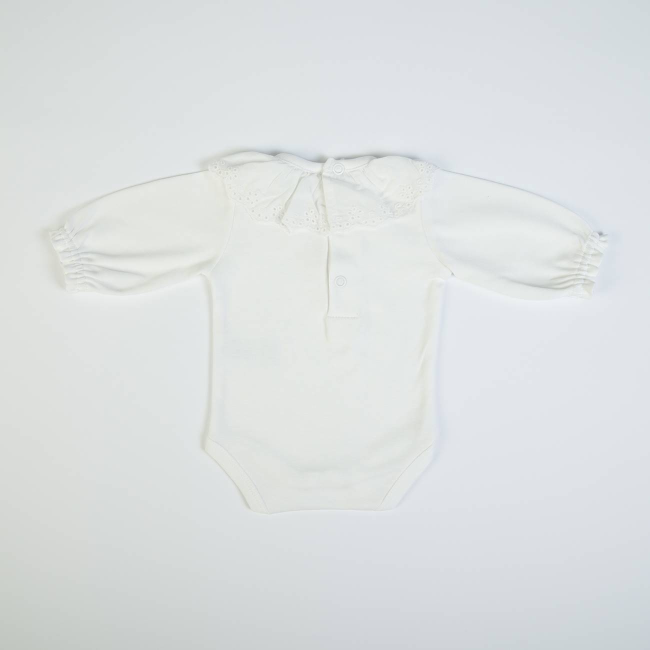 Body branco de bebé com mangas compridas e colarinho bordado.