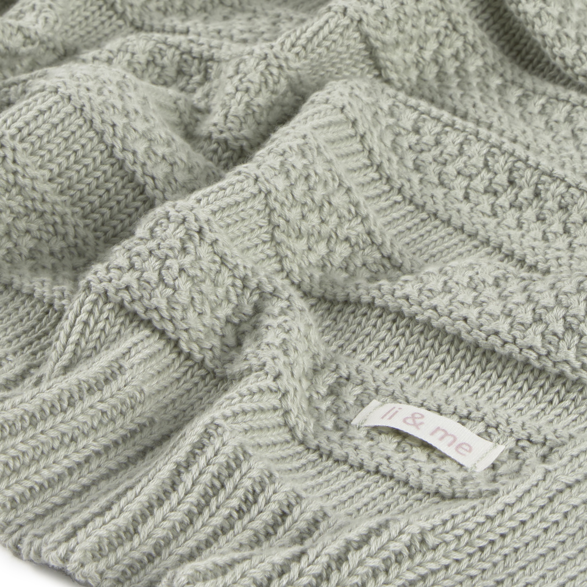 Tecido de malha cinzenta clara com etiqueta li & me