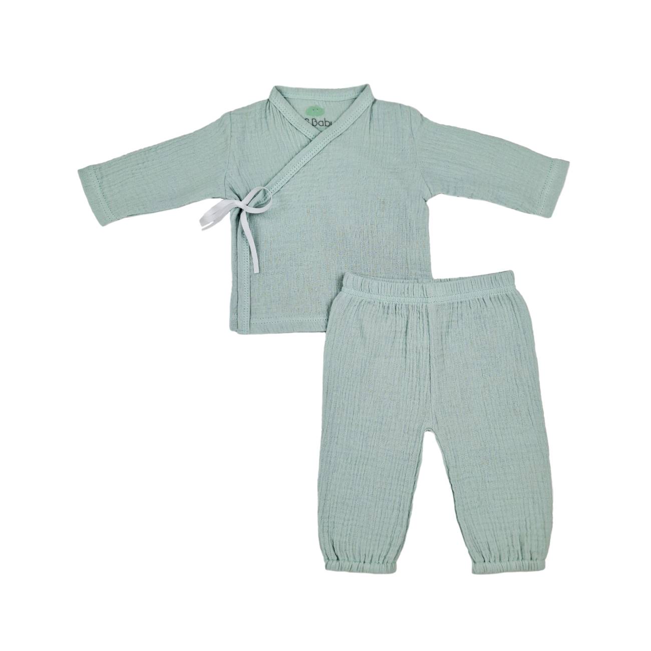 Conjunto bebê verde claro com camisola de mangas compridas e calças.