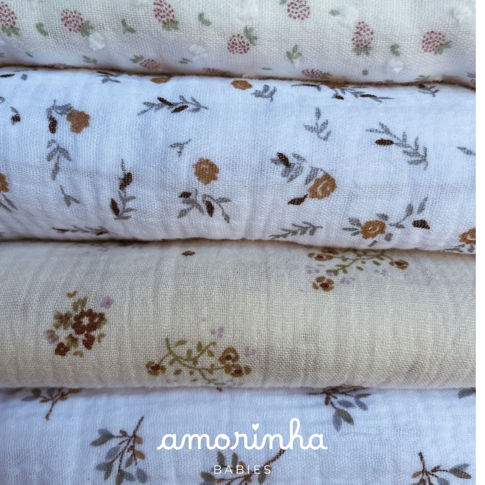 tecidos para bebés com padrões florais delicados e texto amorinha BABIES