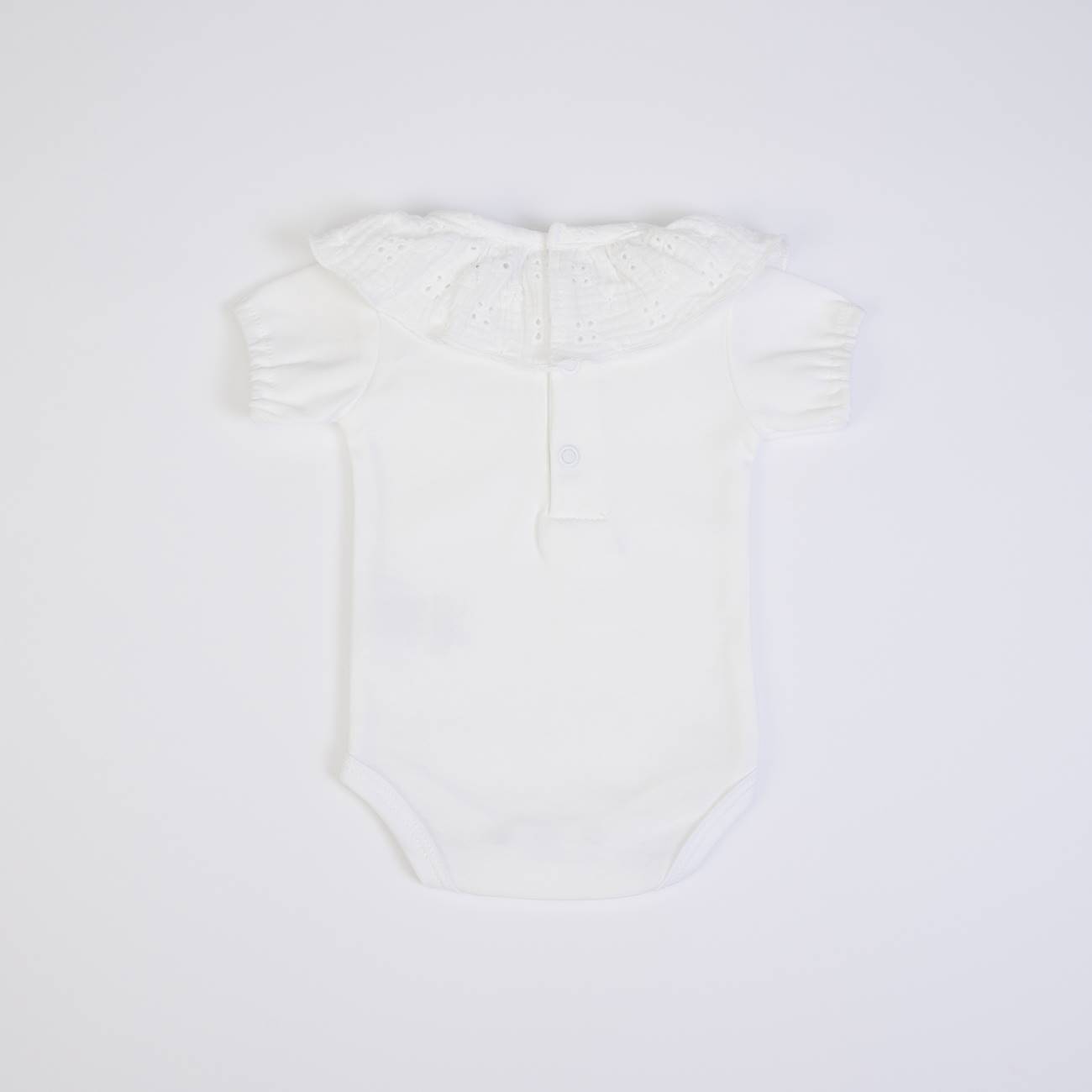 Body branco para bebé com gola decorativa e manga curta