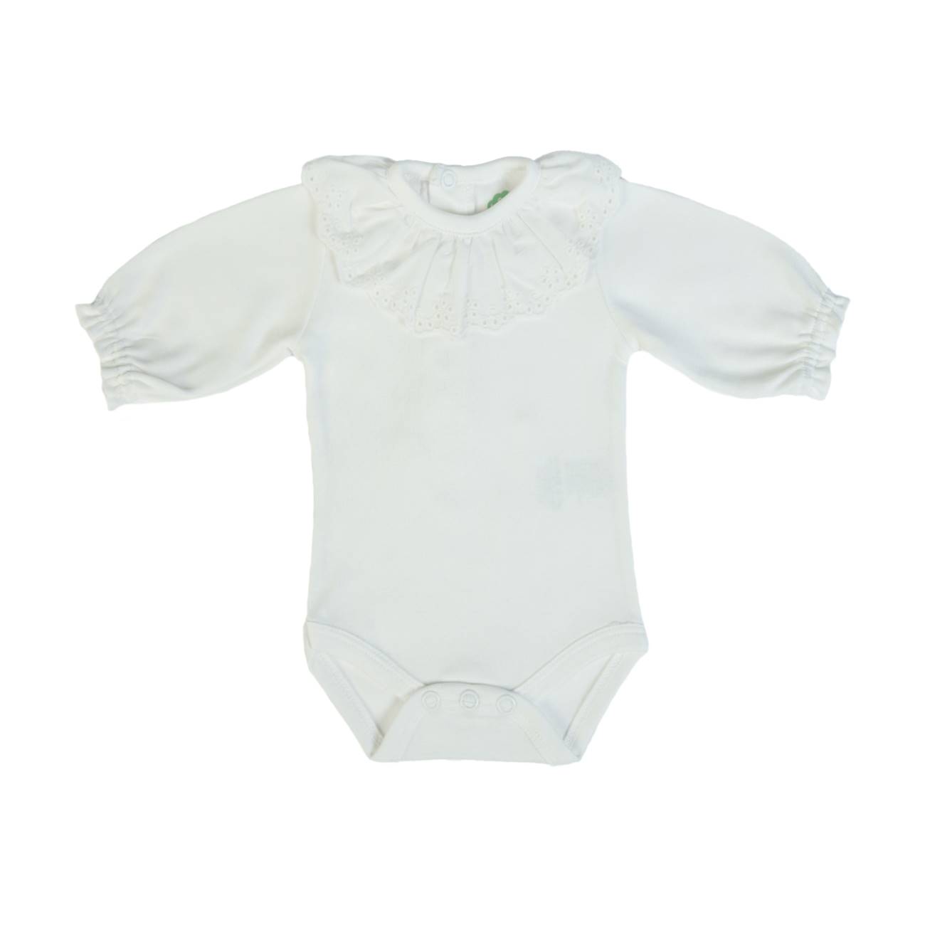 Body branco para bebé com gola folhada bordada e mangas compridas franzidas.