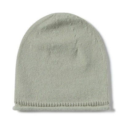 Gorro de malha cinza claro com padrão simples