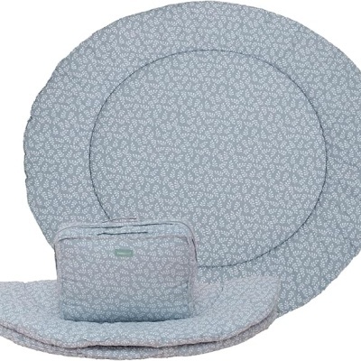 Conjunto têxtil cinzento com padrão branco de folhas pequenas