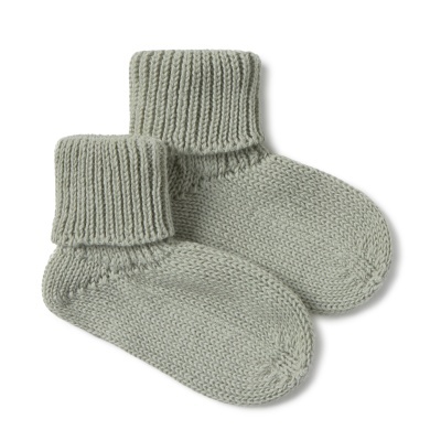 Meias infantis cinza claro de malha grossa com punho dobrado