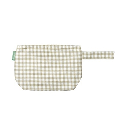 Bolsa pequena xadrez bege e branco com alça e etiqueta verde