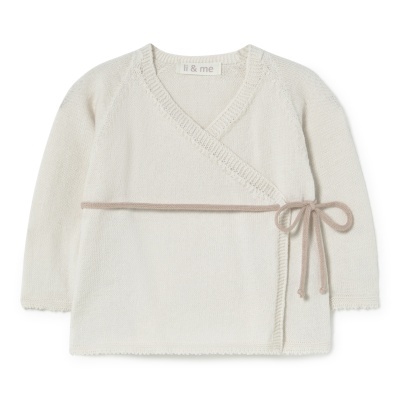 Casaco de bebé branco de malha com fita castanha clara para atar