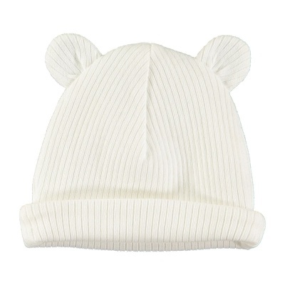 Gorro branco de malha com orelhas redondas