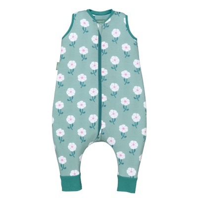 Macacão baby verde com padrão de flores brancas e rosa com fecho frontal