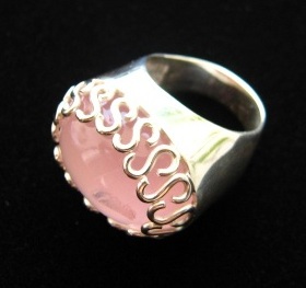 Anel Elegance Rose Anel prateado com pedra rosa e padrão ondulado