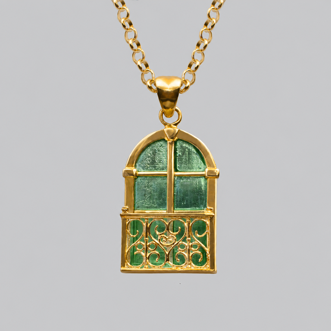 Colar Varanda Colar com pendente de janela arqueada dourada e vidro verde
