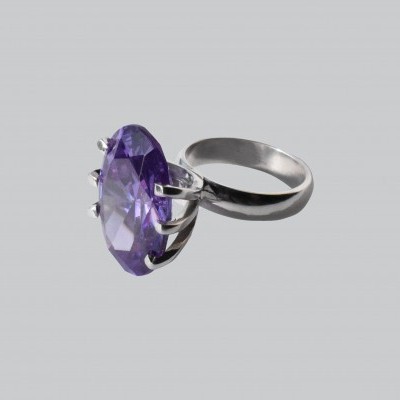 Anel Tribus Anel de prata com pedra oval roxa