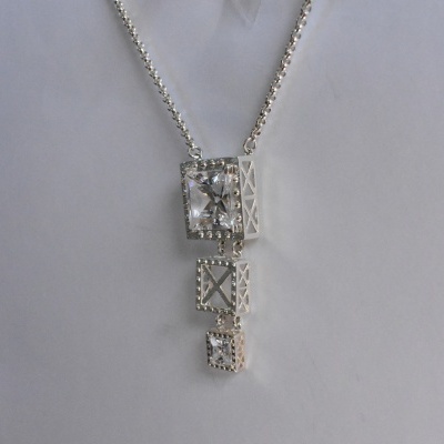 https://www.anamagalhaesjoias.com/product/colar-ponte-3