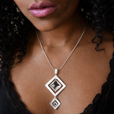 https://www.anamagalhaesjoias.com/product/colar-rosario