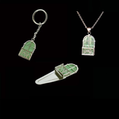 Porta-chaves, colar e marcador de página com design de janela verde em moldura prateada
