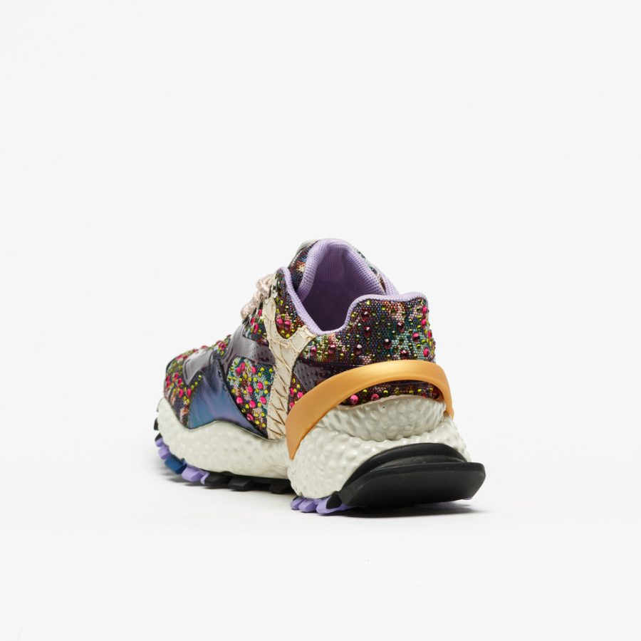 Sapatilhas Exé 999-3 Purple Ténis multicoloridos com sola branca e preta vistos de trás