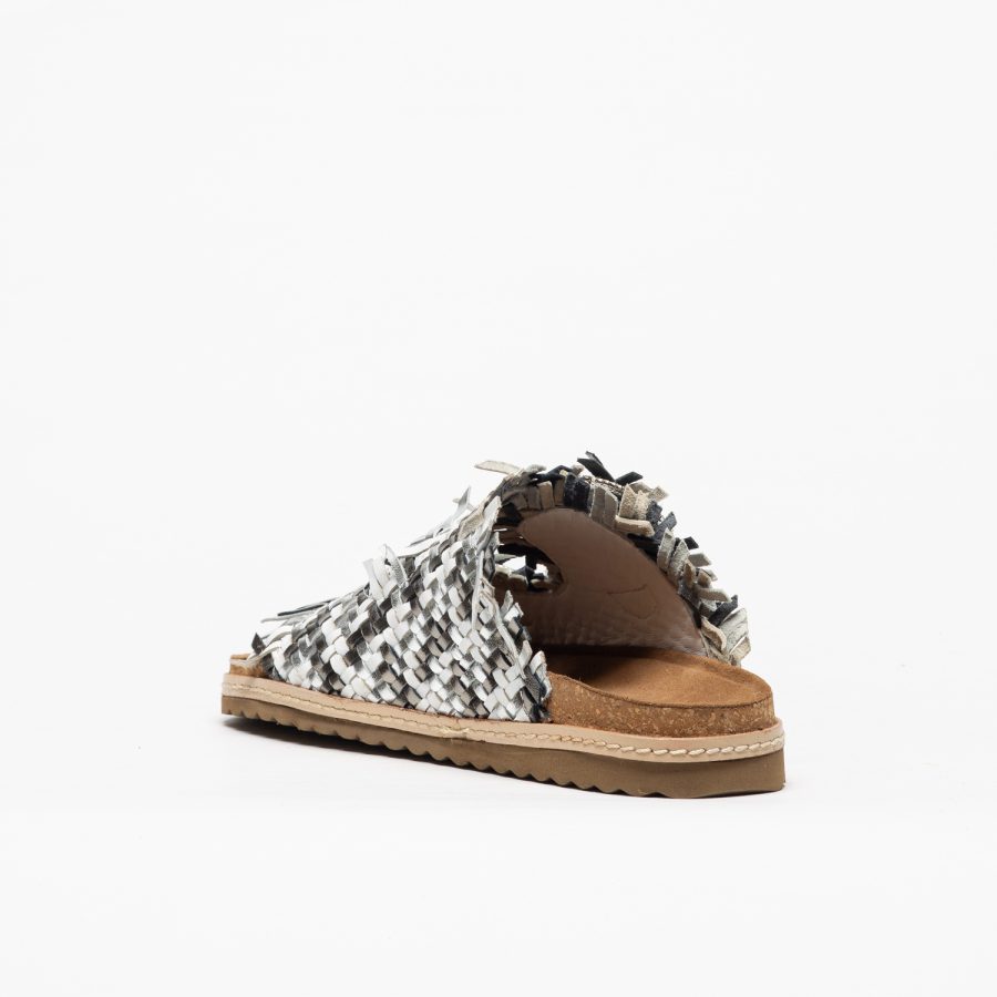 Chinelos ABF-97 2302 Welt Mult. Chinelo com sola bege e parte superior entrelaçada branco, cinza e preto desfiada