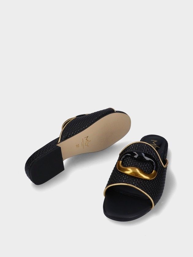 Chinelos MLV Carol.83 Black Sandálias pretas femininas com detalhe dourado e sola bege
