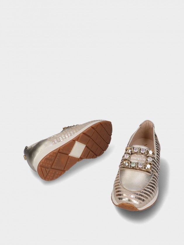 Mocassim MLV Alicia.20 Gold Sapatos dourados com pedras e sola castanha