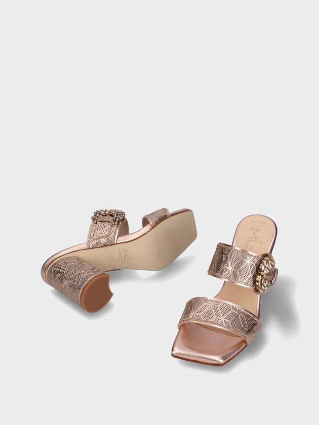 Sandálias MLV Catariana.23 Rose Gold Sandálias femininas metálicas rosa ouro com salto médio e fivela decorativa